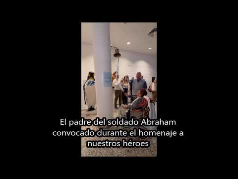 El padre del soldado Varelense Juan Omar Abrahan convocado durante el homenaje a nuestros héroes