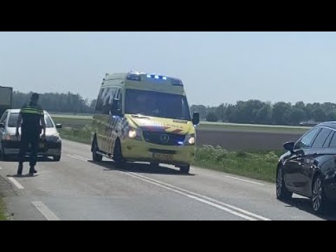 Ambulance met spoed naar een Aanrijding met Letsel aan de Zuiderringseweg | 25-117