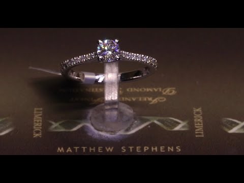 #62451 | T0.55ct/C0.40ct | Round Brilliant Solitaire with Diamond Shoulder | Set in Platinum