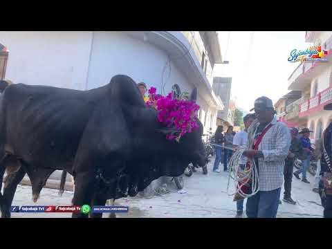 Desde el cementerio de San Andrés Sajcabajá.  Dónde muchas personas hacen su visita..