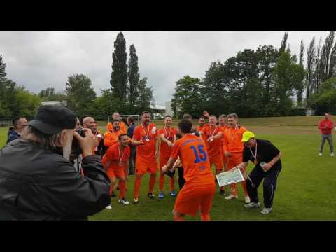 11er Ü32 Senioren Pokalsieger 2017 Spandauer Kickers- Übergabe
