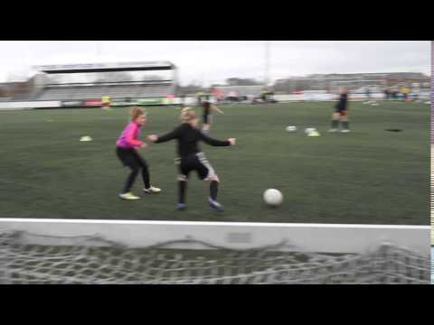 Meiden Trainings Clinic bij VV Schagen - 2 tegen 1
