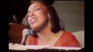 Roberta Flack - Killing Me Softly With His Song (Live 1973)