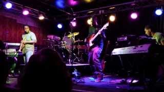 Derrick Hodge & band(7)