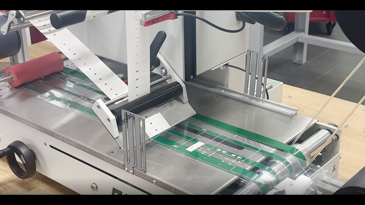 LAB510RR - Automatic labeler to apply stickers onto printed circuit boards with high accuracy