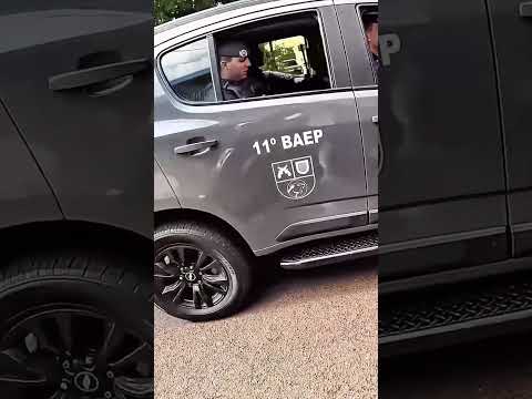 POLICIAL ABORDANDO 2 CARAS NA MOTO SÓ QUE... #policia #motovlog #policía