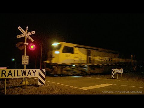 QUBE 9761V Grain Train At Level Crossing - PoathTV Australian Railways