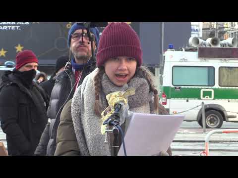 Corona-Demo 15-jährige spricht über die Schule. Speakers Corner UlliOmi am Stachus München