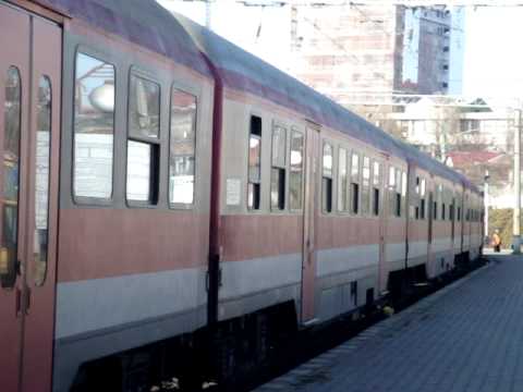 Trenul Accelerat 1861 Constanta-Iasi gareaza la linia 1/Interegional 1861 close to the line 1