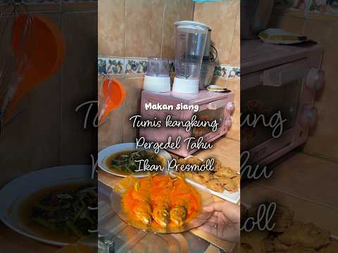 Makan siang hari ini menunya Tumis kangkung, Pergedel tahu, Ikan presmoll