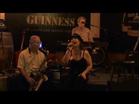 Billy Joel "New York State Of Mind" -  Monique Chalk (live)