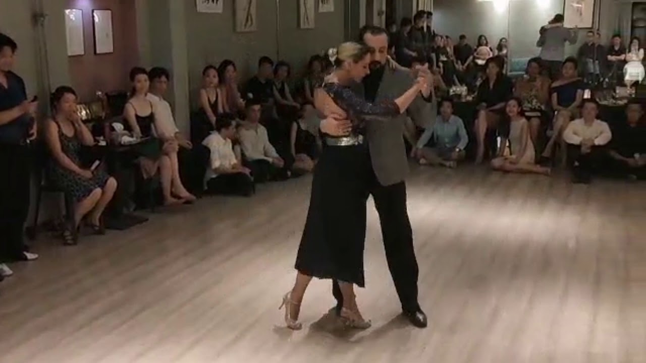 Rino Fraina & Graziella Pulvirenti 1/4 Beijing China - que es lo que tiene la bahiana