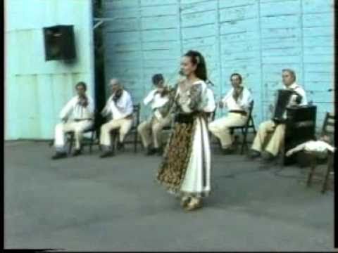 Mariana Drăghicescu - Stau bătrâni lângă joc