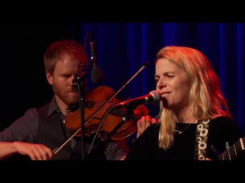 Aoife O'Donovan - Lakes Of Pontchartrain (Live on eTown)