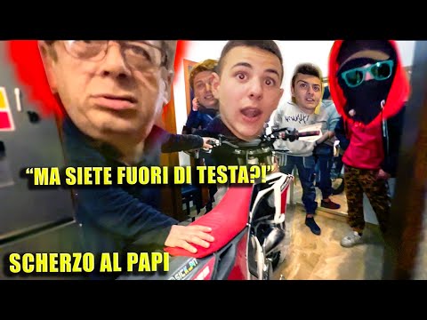 HO SGASATO CON UNA MOTO IN CASA A MEZZANOTTE | SCHERZO AL PAPI