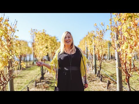 Lady Larisa - Honeychild (Official Visualizer)