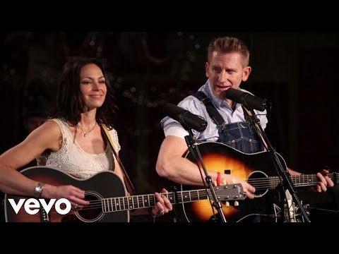 Joey+Rory - Hammerin’ Nails (Live)