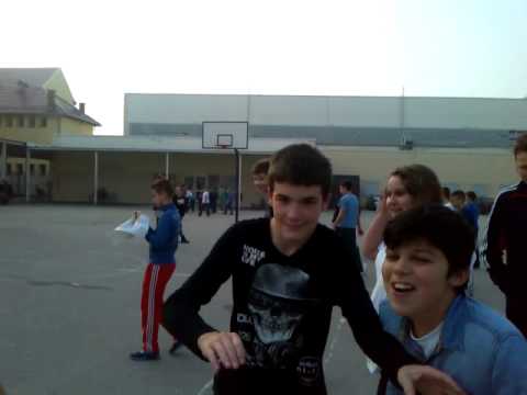 Zezanje na Školskom igralištu