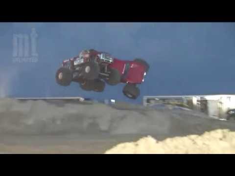 TMB TV: Monster Trucks Unlimited Moment - INSANE CRASH! Snake Bite & Red Solo Truck Race