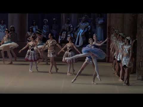 Anna Nikulina and Dmitriy Smilevsky in ballet in ballet La Fille Du Pharaon