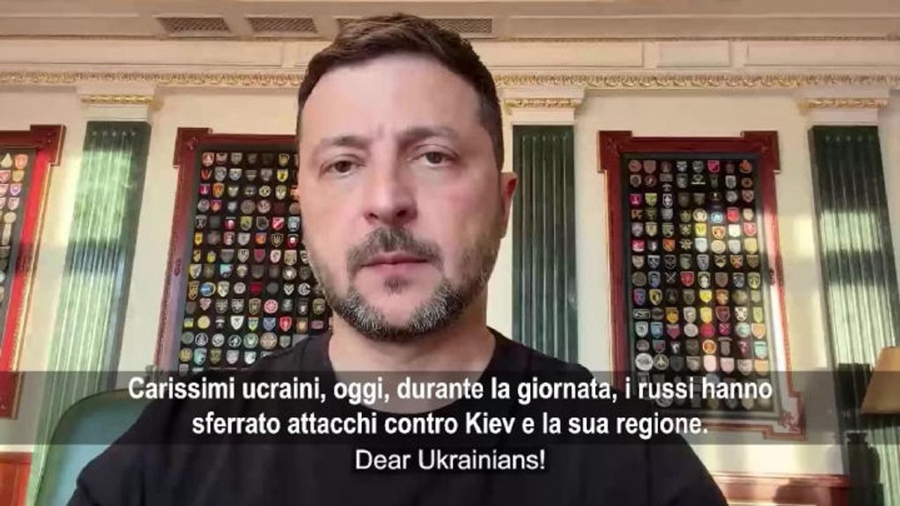 Zelensky: Attacco balistico russo su Kiev 10 morti. Russia si prepara a nuovo attacco massiccio