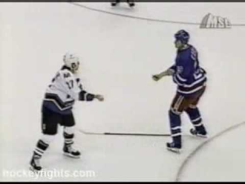 Eric Cairns vs Craig Berube