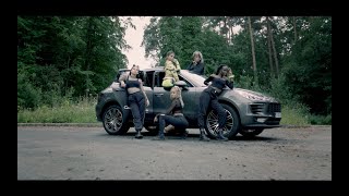 carré Music Video
