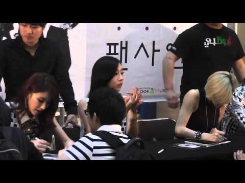 130526 Ninemuses Fan Sign Event Part4