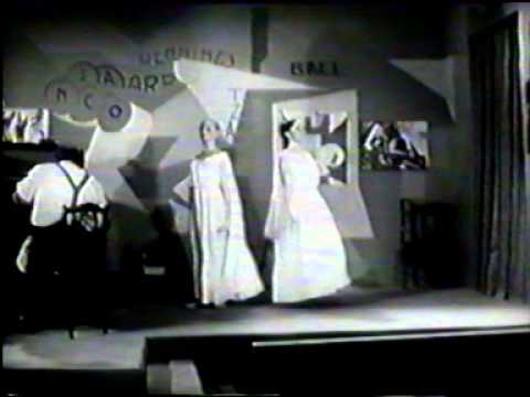 Φιλμ με βιντεοσκοπημένα στιγμιότυπα των καλλιτεχνικών δράσεων στο Cabaret Voltaire στη Ζυρίχη (1916). 