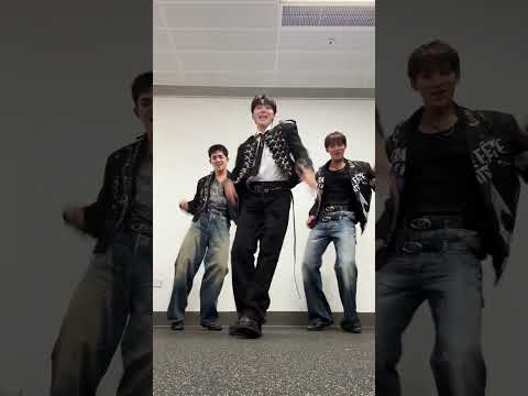 Pretty Woman w/ Seungkwan #seungkwan #cxm #mingyu #scoups #seventeen #dancechallenge #fyp #shorts