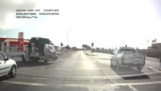 preview picture of video 'Bad Driving - Durbanville Road, Richwood, Cape Town'