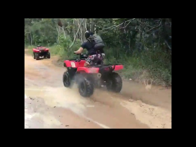 Passeio de quadriciclo, em Arraial D'Ajuda, Bahia