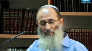 15435-6 מה הקשר בין הגלות להנחת תפילין ומזוזות?