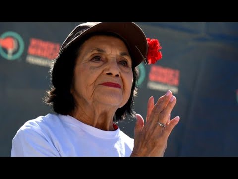 Dolores Huerta, activist who stood behind farmers and Latinos, dies at 96