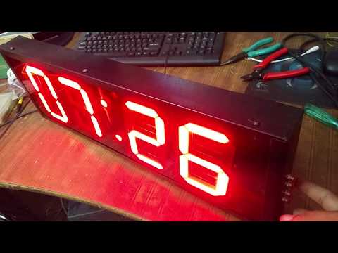 Digital clock with gps synchronization
