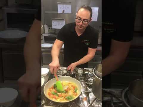 Paccheri Nudeln mit  frischen Cherry-Tomaten und Parmesan Fabio Gandolfo