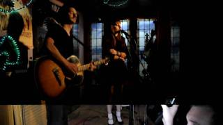 Coque Malla y Zahara cantan "Berlín" en el Buho Real