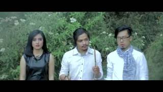 Killing Me Inside - Kau Dan Aku Berbeda (Official Music Video) Killing Me Inside - Kau Dan Aku Berbeda (Official Music Video)