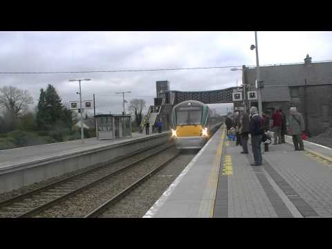Irish Rail 22000 DMU 22037 passes Ballybrophy
