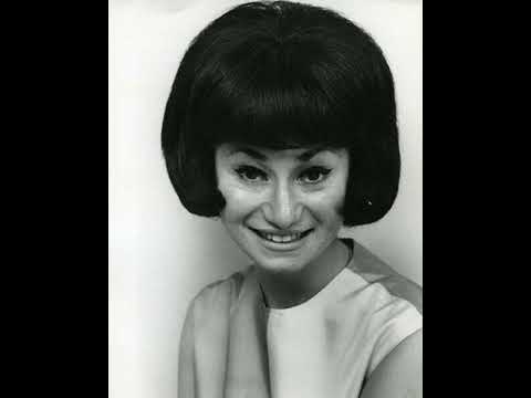 Julie Grant  : Giving Up