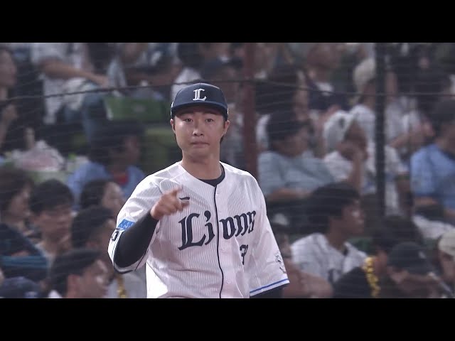 【7回表】攻守で躍動!! ライオンズ・山村崇嘉 観客席に倒れこみながらもファウルフライをナイスキャッチ!! 2025年9月25日 埼玉西武ライオンズ 対 北海道日本ハムファイターズ