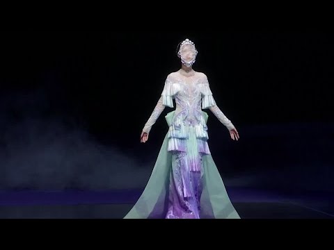 中國時裝週拉開帷幕，限制條件放寬 (China Fashion Week kicks off as restrictions ease)
