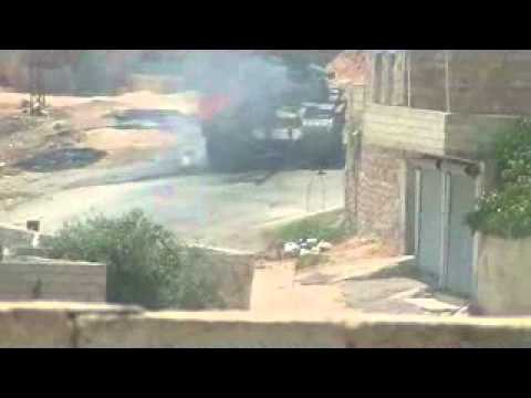 رصد احتراق دبابة في قرية الرامي في جبل الزاوية بعد استهدافها من قبل لواء نسور جبل الزاوية