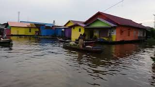preview picture of video 'Floating Market, Lok Baintan - Martapura, Kalsel'