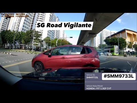 30nov2022 edgefield plains #SMM9733L honda fit fail to conform to red light