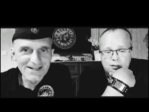 Czapka troszeczkę na bakier