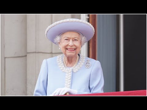 Royals appear on Buckingham Palace balcony as Jubilee celebrations begin