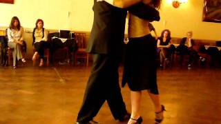 Video thumbnail for Tango - Clase Paula Franciotti & Orlando Scarpelli en Milonga CHIQUE