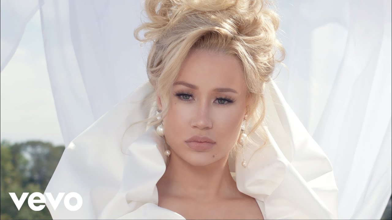 Iggy Azalea – “Started”