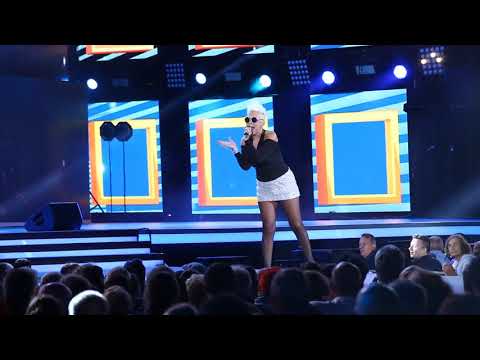 Silvia Dumitrescu a făcut furori, la 58 de ani, în fustiţa de o palmă